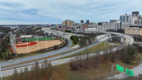 Vista-Aérea-Del-Club-Deportivo-Walden-Athletic-Complex,-Autopista-En-Atlanta,-Georgia