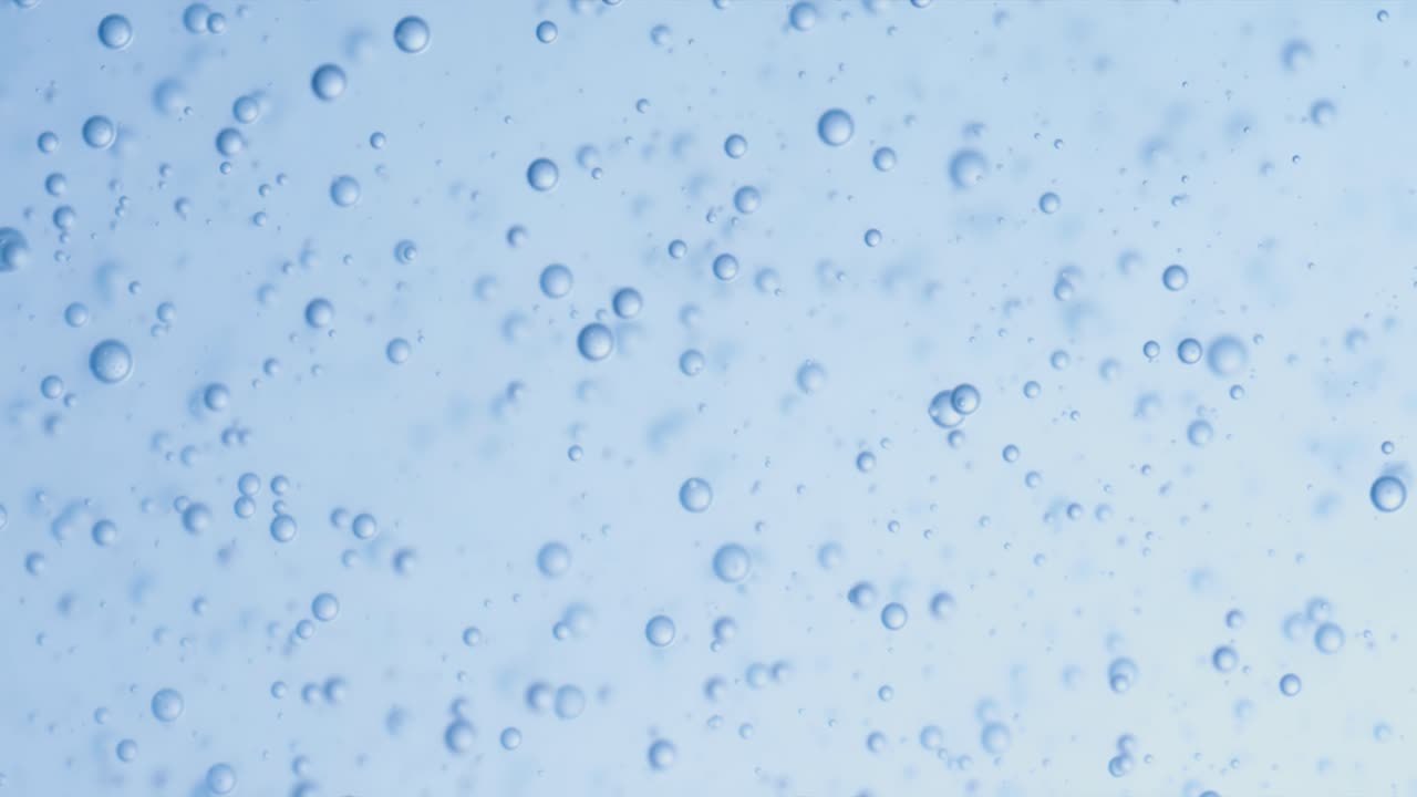 파란 물에 많은 물 거품이 가 ⁇ 게, 느린 움직임의 거품과 함께 추상적인 물 파동.