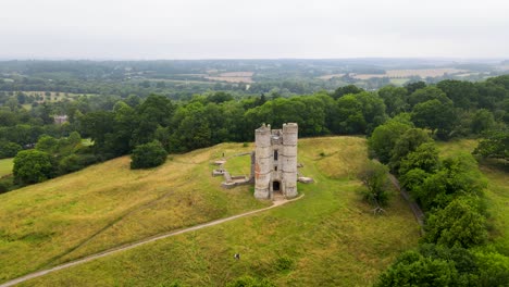 Donnington-Castle-Und-Die-Umliegende-Grüne-Landschaft