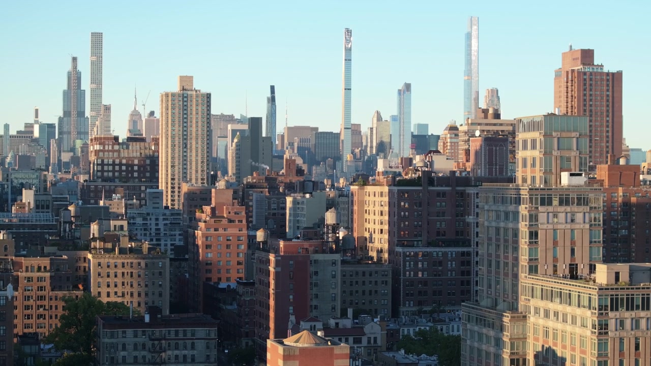 Flyfoto av Upper East Side Manhattan. Tatt en høstmorgen i New York City.