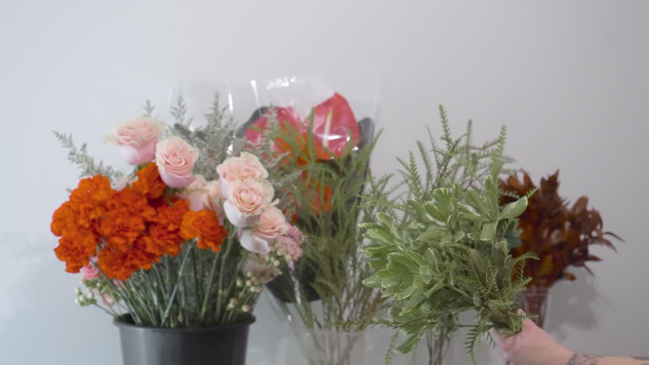 배열에 사용되는 꽃 주위를 회전