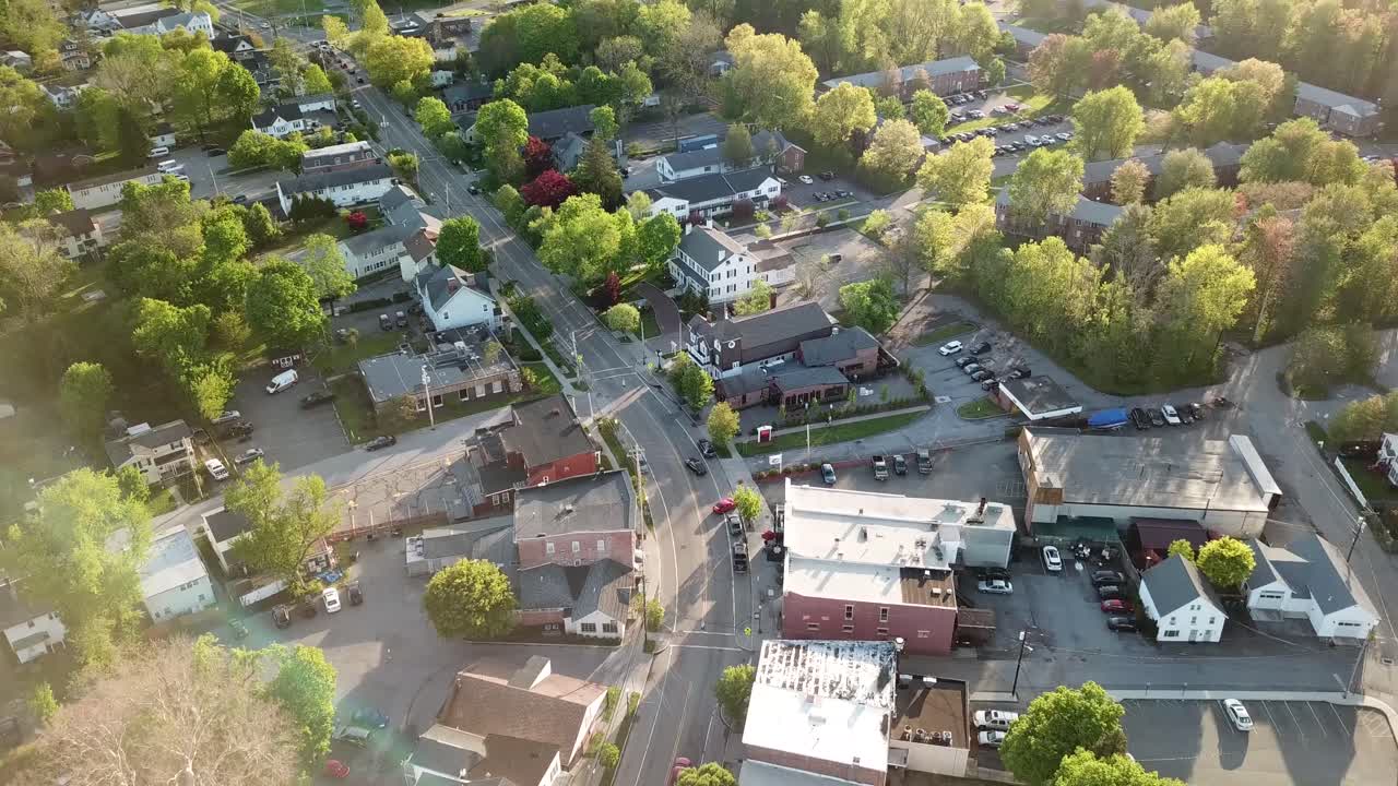 el centro de fishkill en el valle del hudson de nueva york se muestra en este video aéreo de 4k