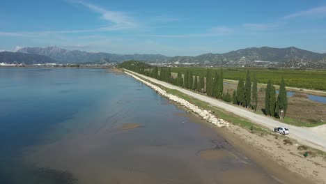 hermosa toma de drones, río y hermosa naturaleza