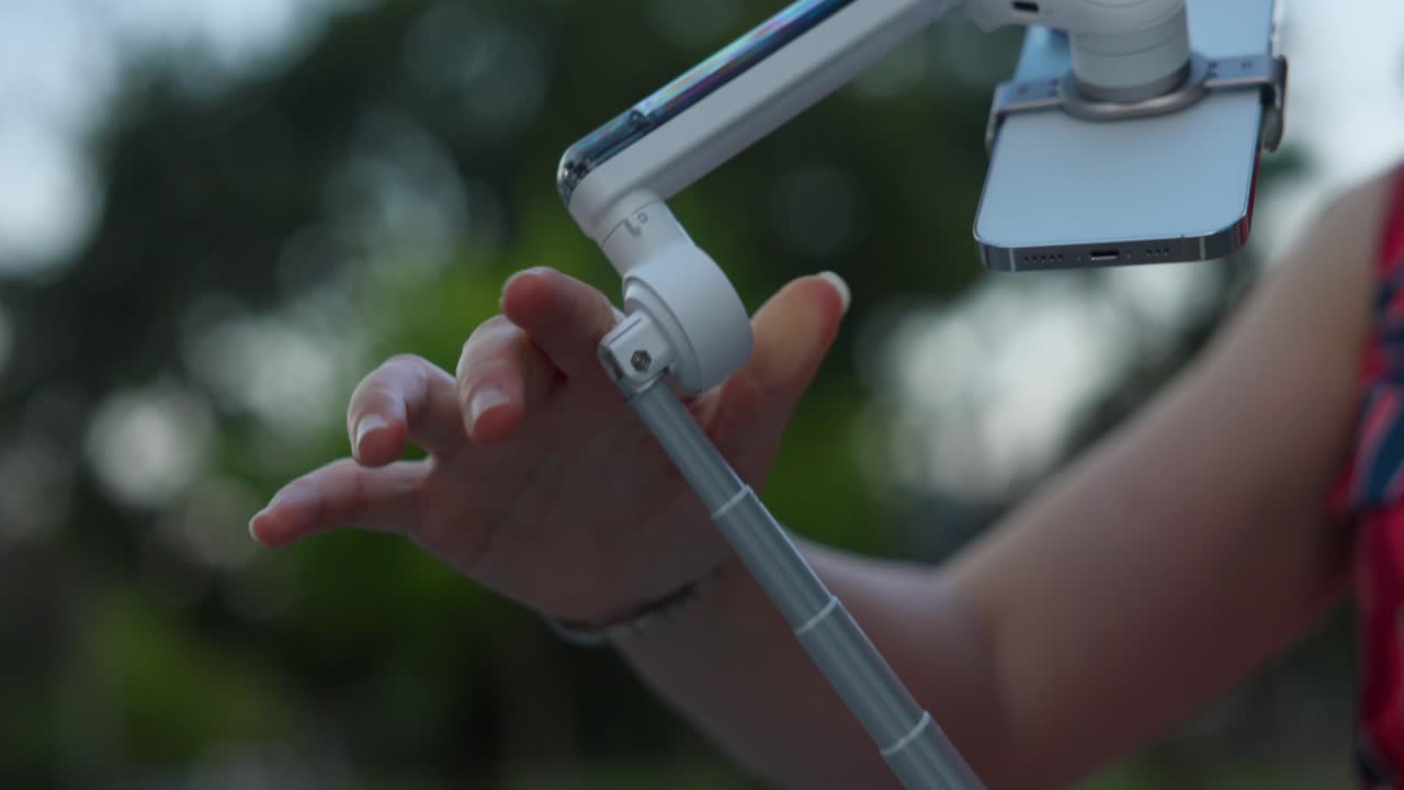 Demonstration of Insta360 flow white gimbal