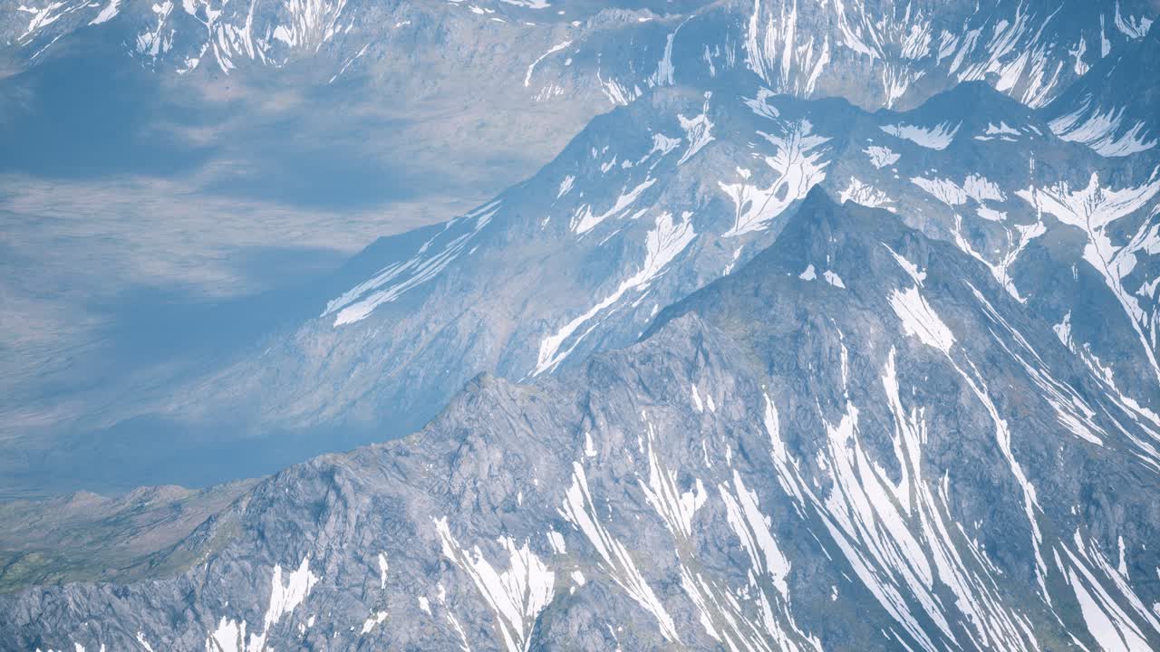 vista aérea paisaje de montañas cubiertas de nieve