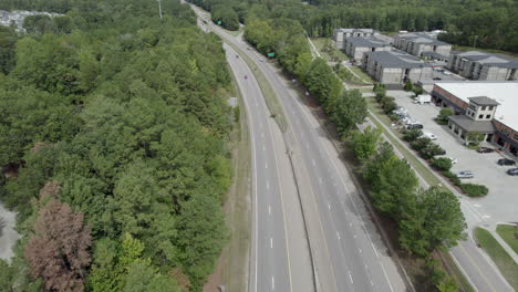 Luftdrohne-Auf-Der-Autobahn,-Verkehr,-Fahrende-Autos.-Autobahn