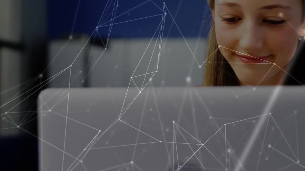 animación de conexiones sobre estudiantes en un aula, utilizando computadoras portátiles