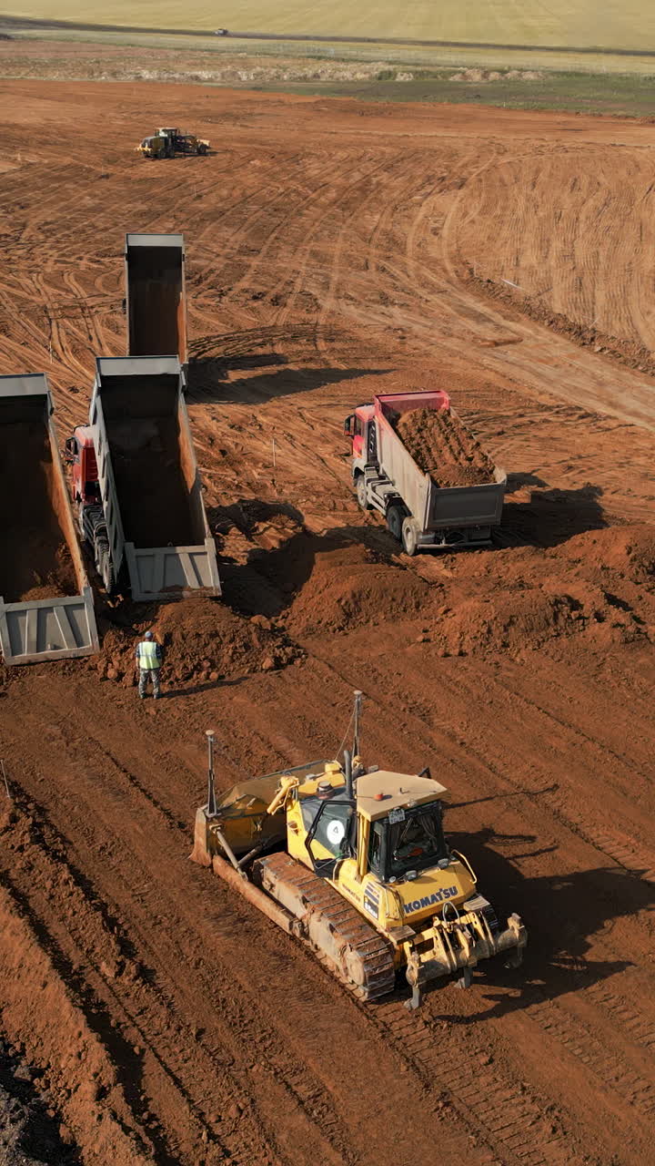 sitio de construcción con maquinaria pesada