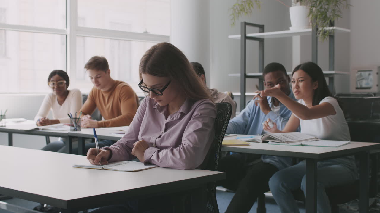 estudiantes en un entorno de aula