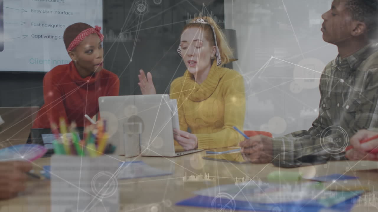 animación de iconos conectados, iconos gráficos sobre compañeros de trabajo multirraciales discutiendo el informe en la oficina