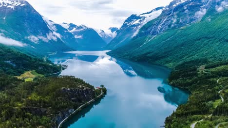 Lovatnet-See-Schöne-Natur-Norwegen.