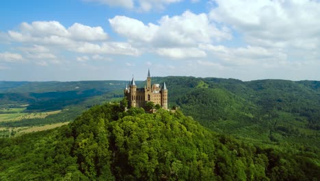 Castillo-De-Hohenzollern,-Alemania.-Vuelos-Aéreos-Con-Drones-FPV.