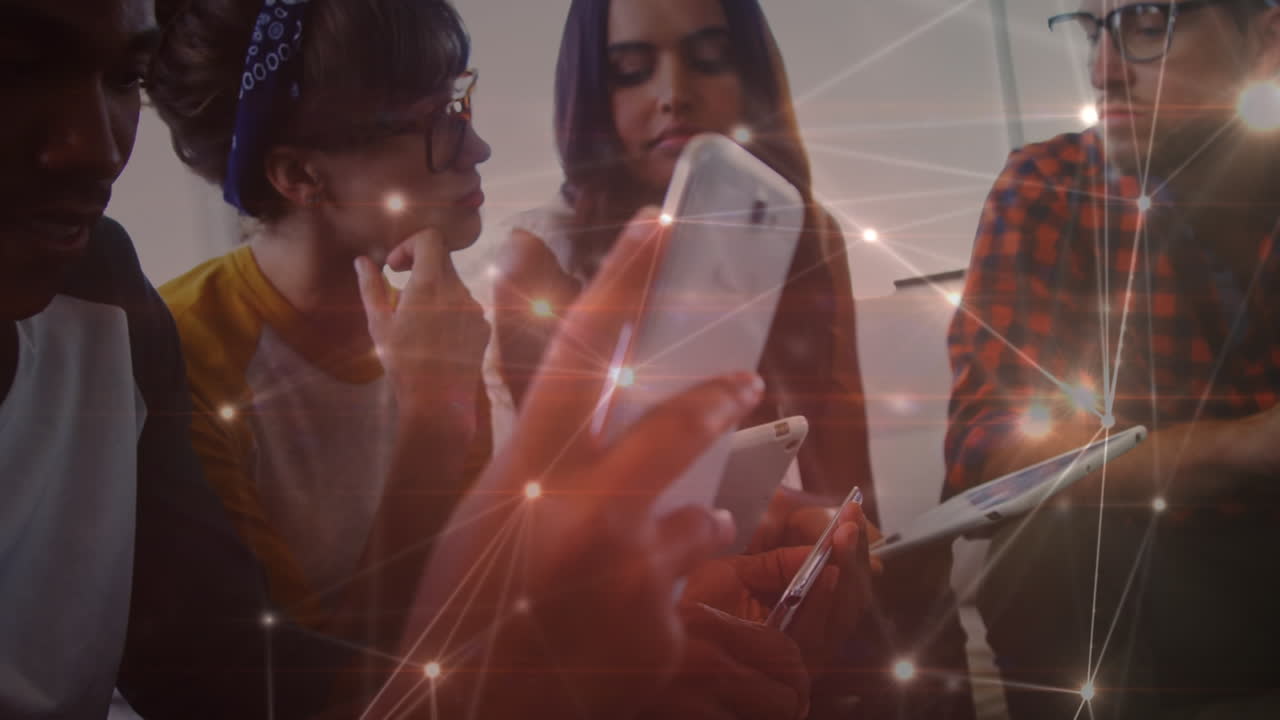 사무실에서 다양한 사업가들과의 연결 네트워크의 활성화