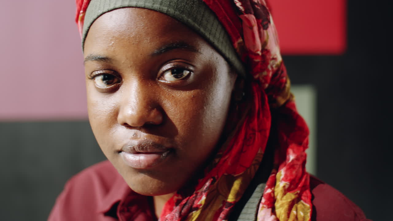 흑인 무슬림 여성의 얼굴