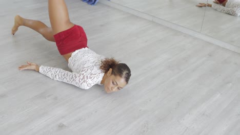 Woman-dancing-in-class