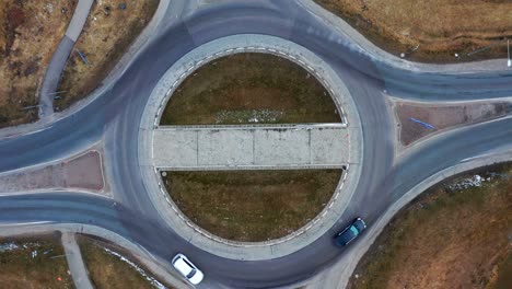 Kreisverkehr-In-Einem-Dorf-In-Der-Nähe-Von-Pasvalys-In-Litauen