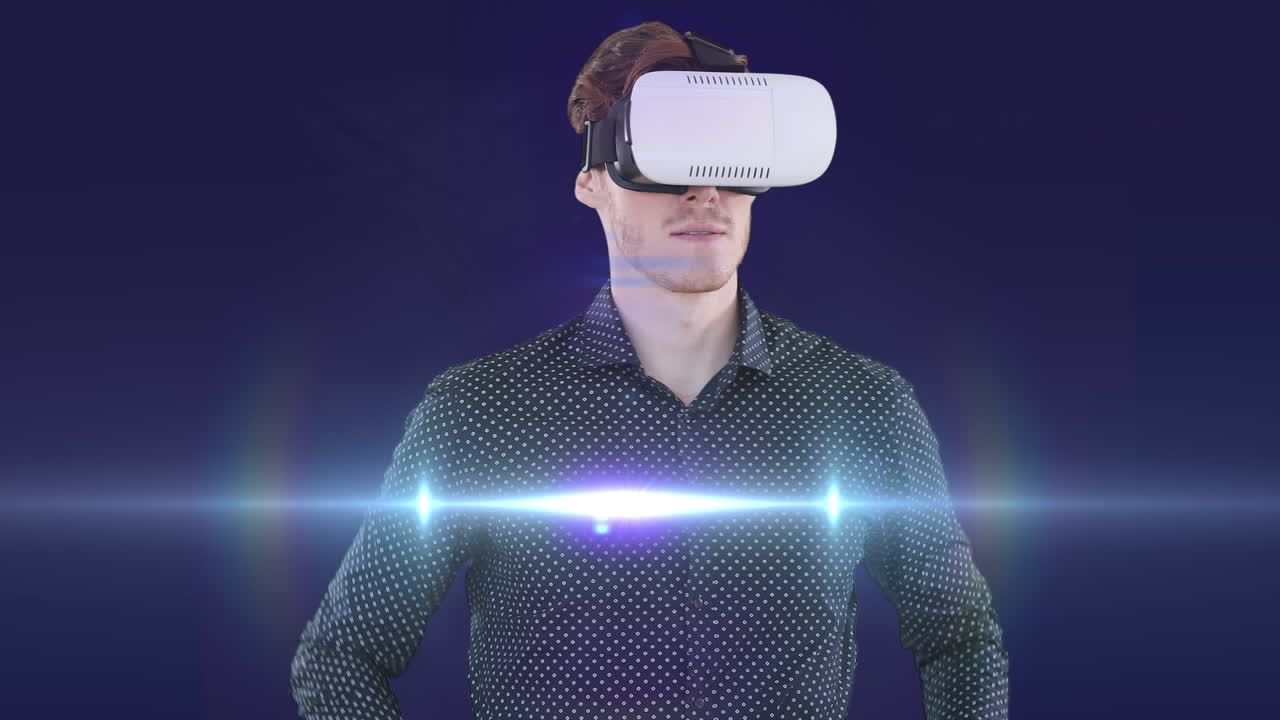 animazione di un uomo in auricolare vr utilizzando un'interfaccia virtuale, con un fascio di luce in movimento, su viola