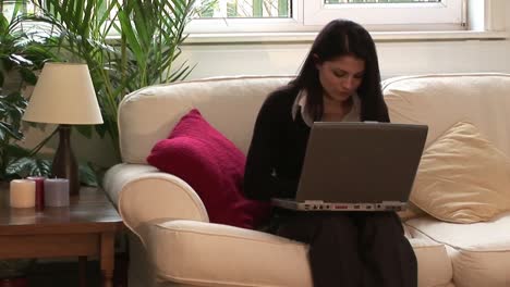 Woman-on-Sofa-with-Laptop