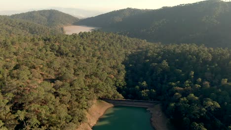 Vista-Aérea-De-La-Represa-El-Calaque-Y-La-Laguna-El-Calaque-Mostrando-Bajos-Niveles-De-Agua-Durante-La-Estación-Seca