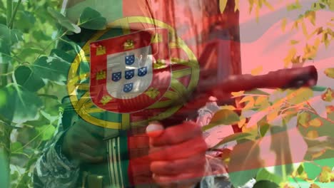 composición digital de ondear la bandera de portugal contra el entrenamiento de soldados con un arma en el campamento de entrenamiento