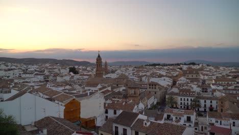 Vista-Panorámica-De-Antequera-En-Andalucía,-España-Al-Atardecer