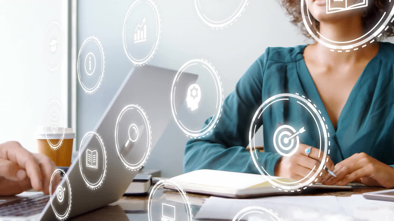 animación de iconos sobre diversos colegas que trabajan en la oficina