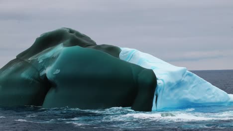 Rare-green-iceberg-in-the-southern-ocean