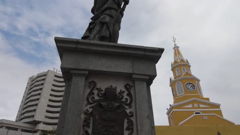 Historic-monument-with-a-clock-tower-and-modern-buildings-in-Cartagena,-Colombia