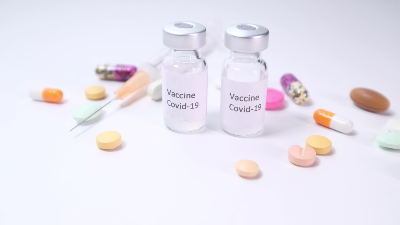 vacuna contra la covid-19 y medicamentos