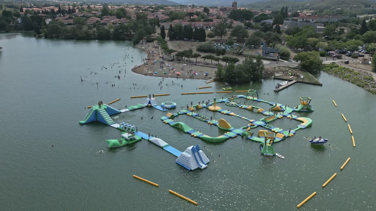 프랑스의 아쿠아 프 듀 카니구 빈사 워터 파크의 드론 영상