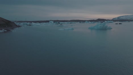 Beautiful-Scenery-of-Floating-Icebergs-and-Icy-Glaciers-in-Iceland-Waters