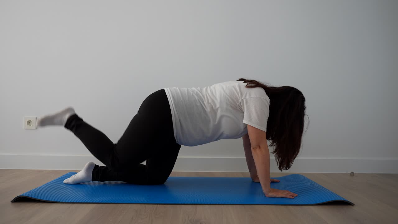 Pregnant woman on all fours getting ready to start prenatal Fire Hydrant exercise
