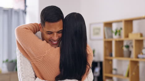 Pareja,-Amor-Y-Feliz-De-Abrazar-En-Casa-Para-Recibir-Atención