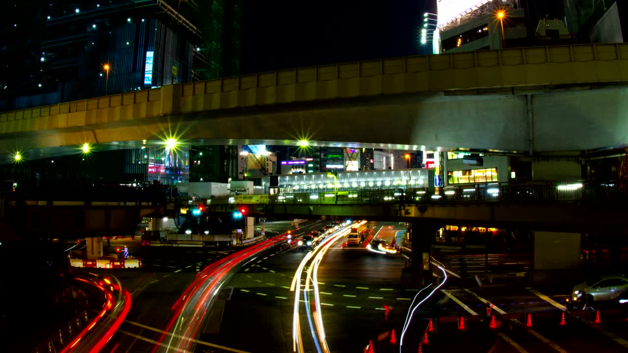 시부야 역 근처 교차로 나이트 스 4k 와이드   아웃