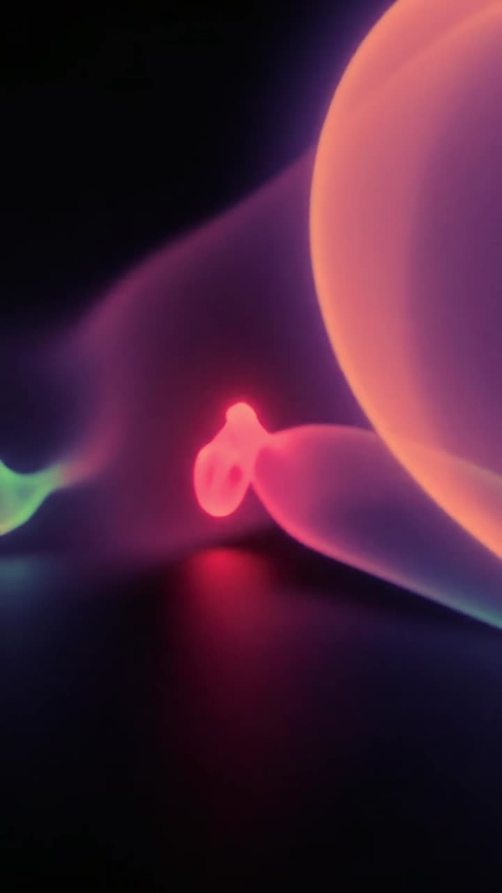 Forme astratte di plasma luminoso che scorrono su uno sfondo scuro