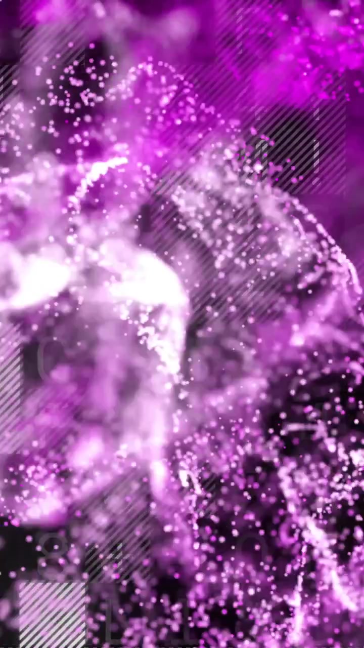 Animation von violetten und weißen Partikelwellen über schwarzem Hintergrund mit Buchstaben und Symbolen