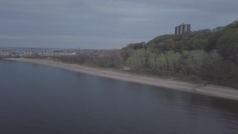 disparo de drone frente a la playa de nueva jersey