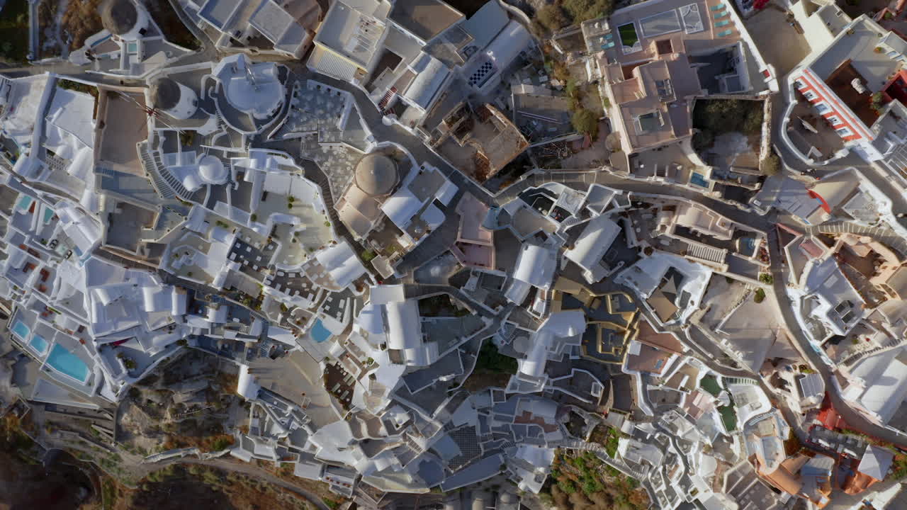 산토리니, 그리스: 일몰 동안 oia의 공중 조감도, 4k prores