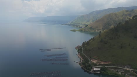 Luftflug-über-Den-Tobasee,-Tobasee,-Nord-Sumatra,-Indonesien