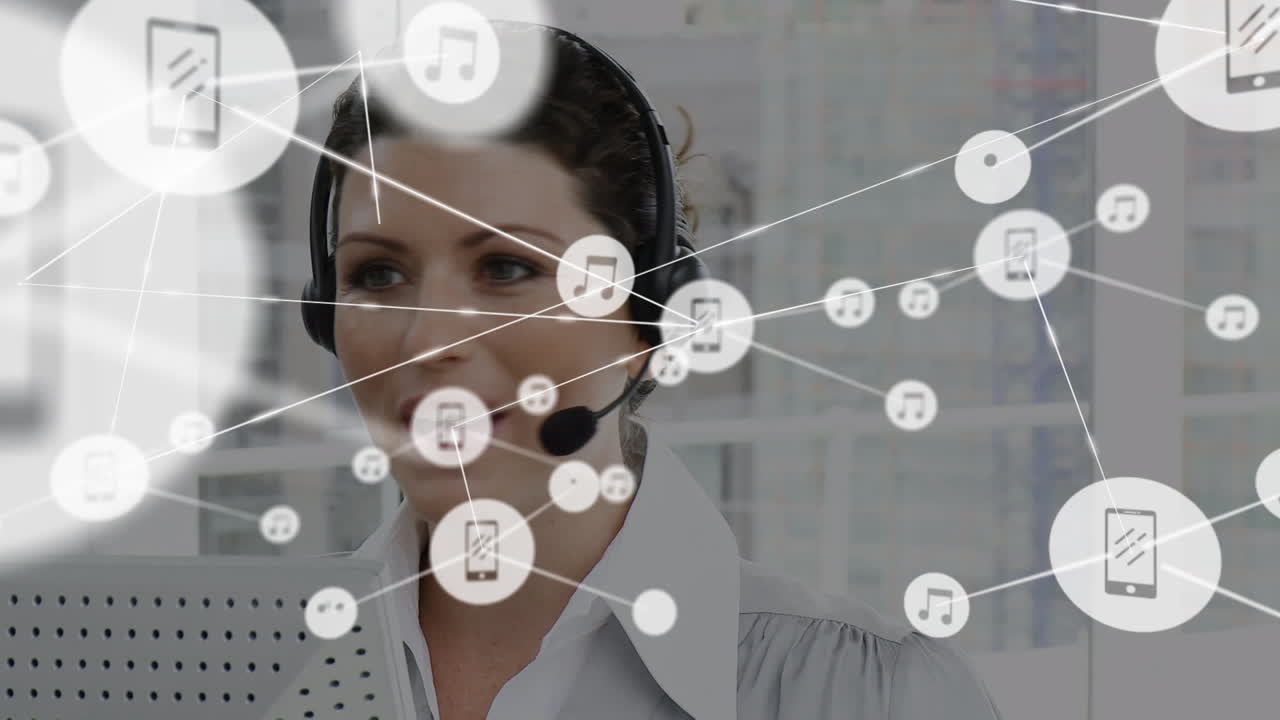 animación de una red de conexiones e iconos sobre una mujer de negocios con auriculares