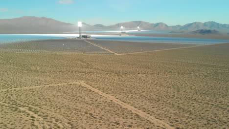 Antena-Estática-De-Generadores-Eléctricos-Solares-En-El-Desierto