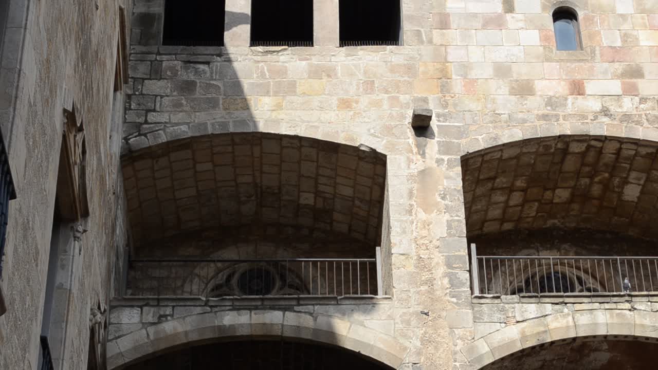 Dettagli del Palazzo Reale di Barcellona.