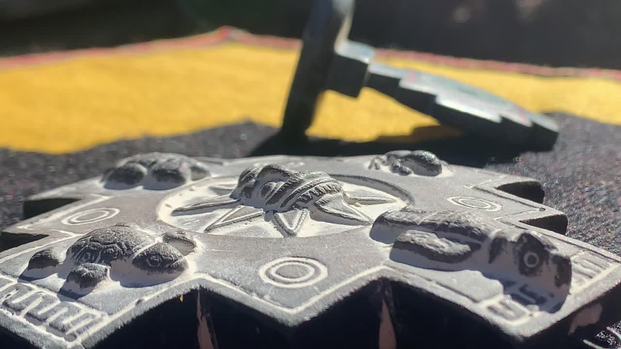 tejidos a mano peruanos y joyas de tejedores tradicionales en el pueblo de chincheros