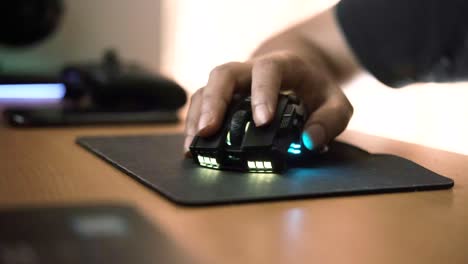 person using gaming mouse