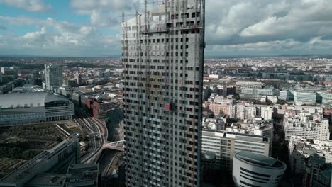 Edificio-Alto-En-Construcción,-La-Défense,-El-Centro-De-La-Ciudad-De-París,-Francia