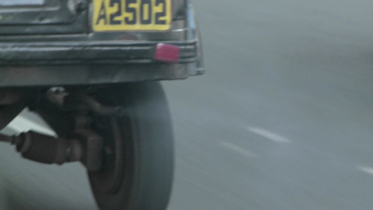 escape de un vehículo en una carretera en india