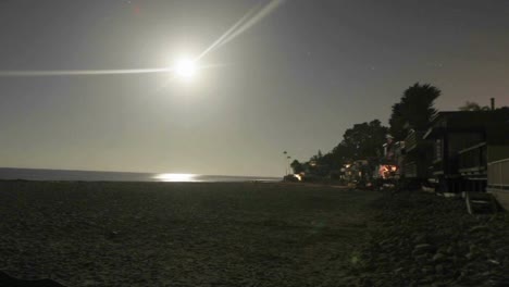 lapso de tiempo de la puesta de sol en una playa