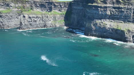 摩赫爾的懸崖 (moher's cliffs) 是一個無人機的懸崖