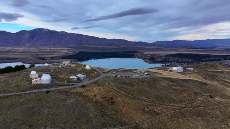 Drone-Vuela-Sobre-El-Observatorio-De-Observación-De-Estrellas-En-La-Cumbre