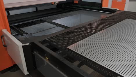 máquina de corte por láser cnc industrial moderna